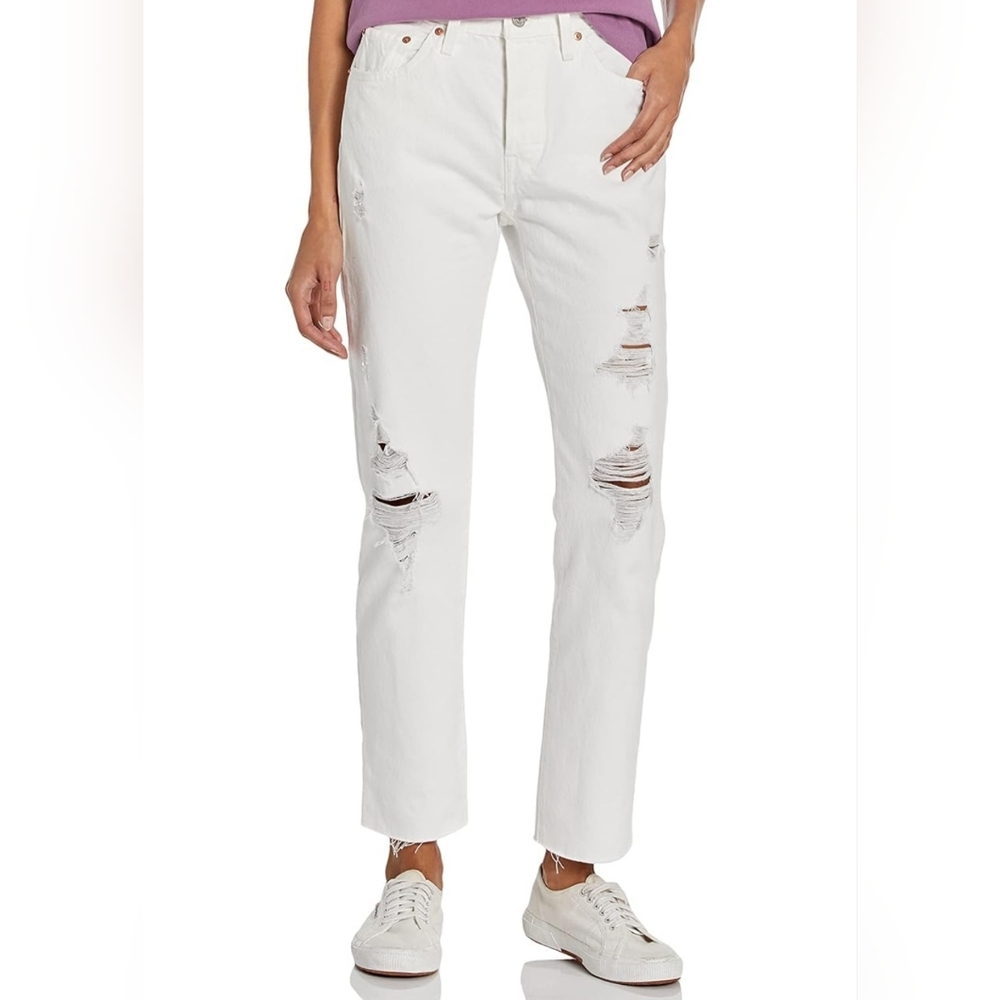 NWT Levi's white jeans